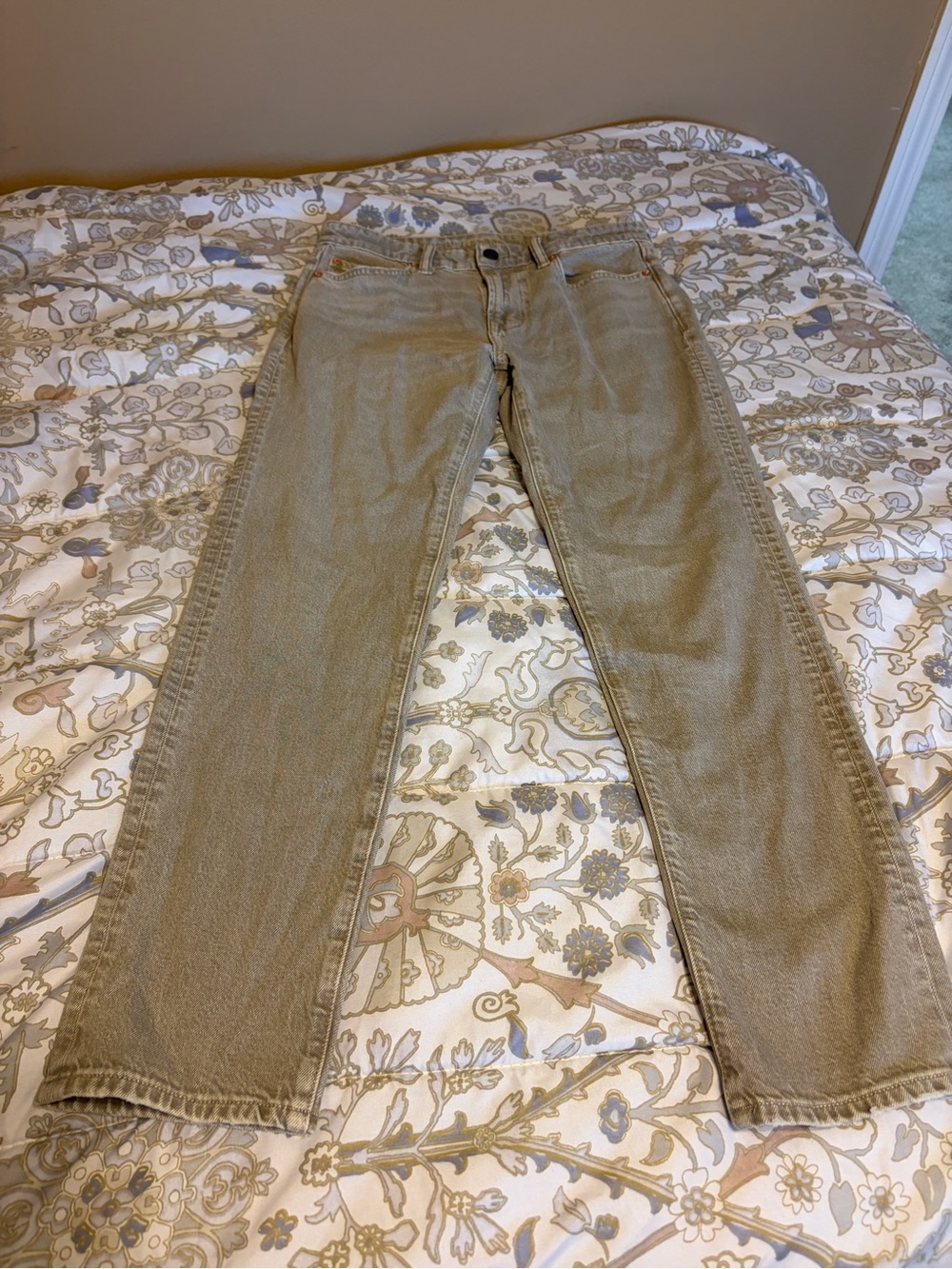 Men’s Casual Straight-Leg Jeans in Beige